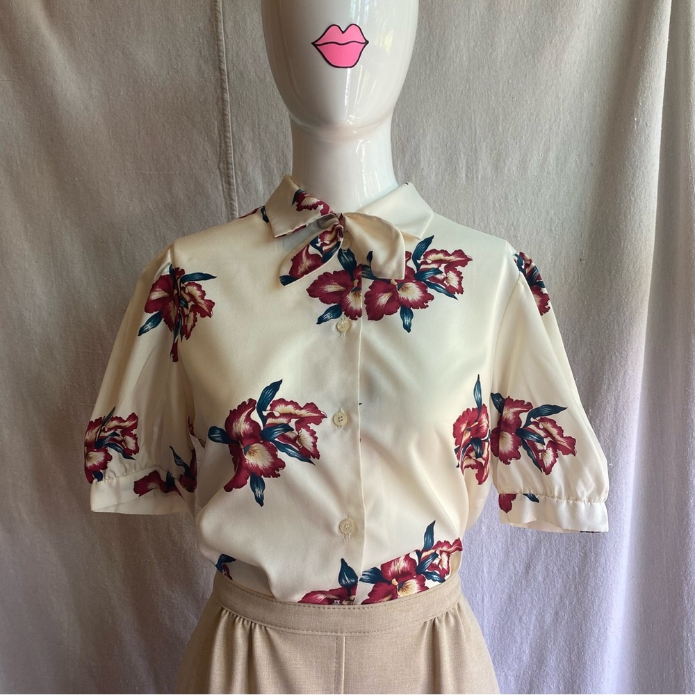 Vintage 80s 90s Sweet School Teacher Floral Button-Up Shirt with Neck Bow S/M